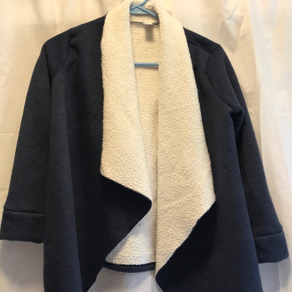 Cropped sleeve sweater fleece inside size 10-12